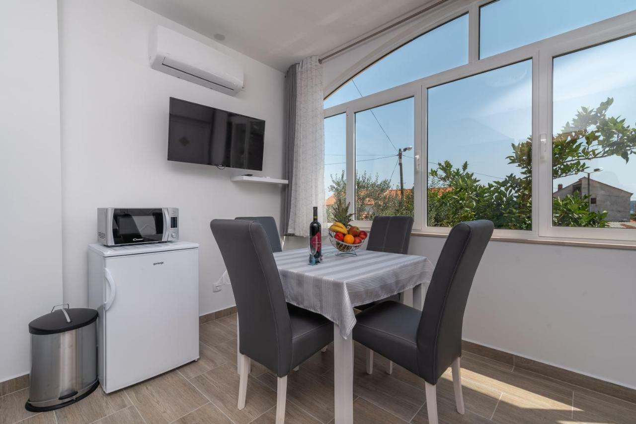 Apartman Niksi Traù Esterno foto